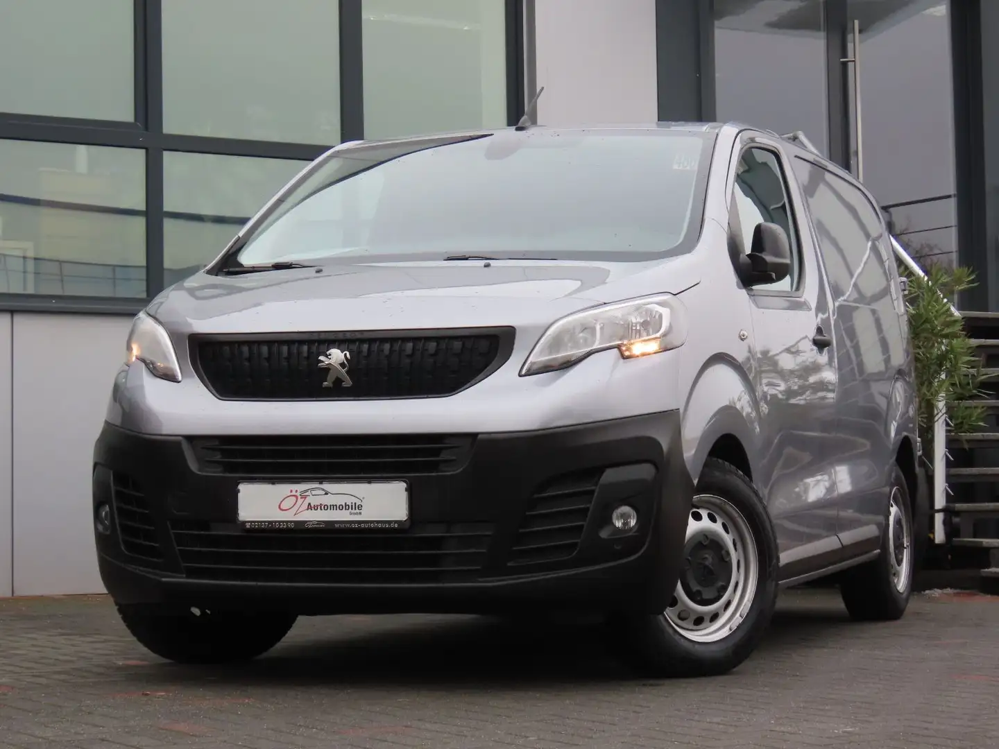 Peugeot Expert 2.0 Blue HDI Kasten Premium L1 Automatik Gris - 2