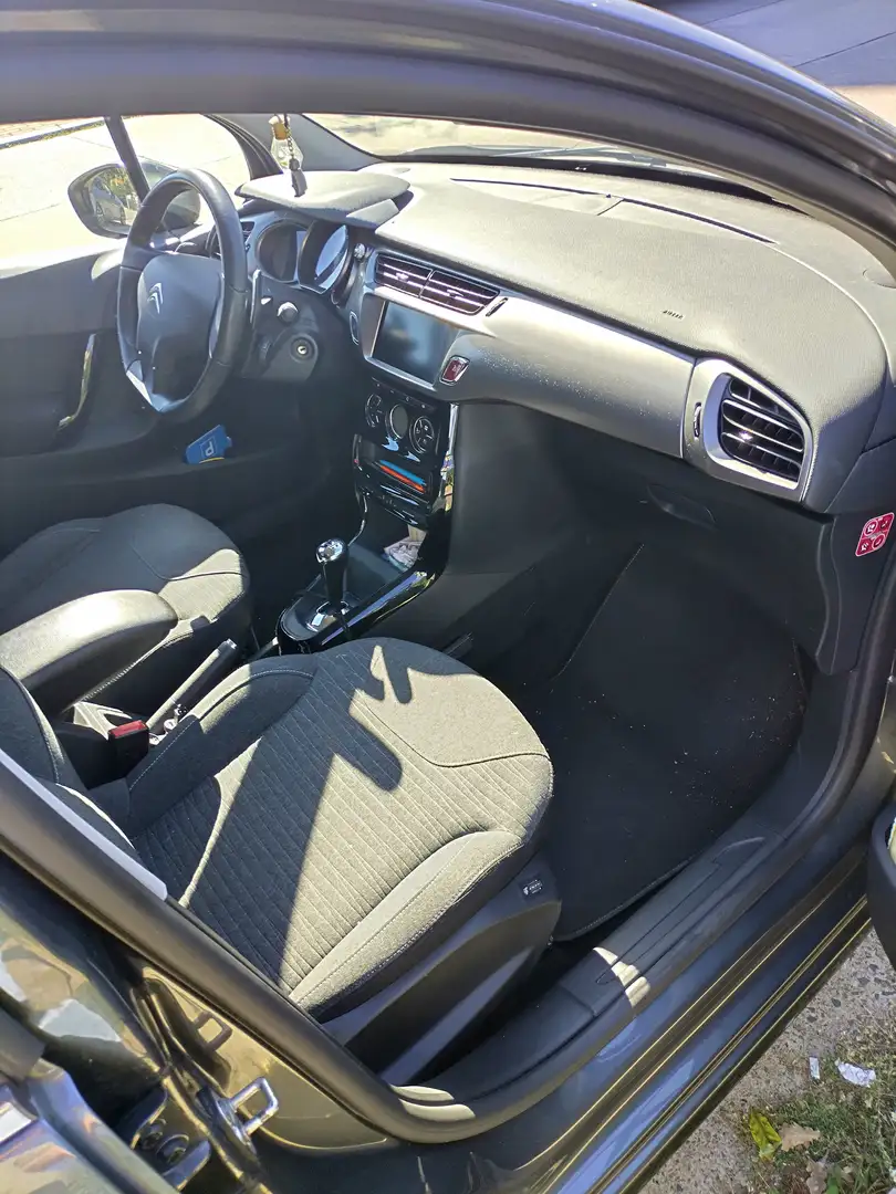 Citroen C3 C3 Pure Tech (VTi) 82 Selection Gris - 2