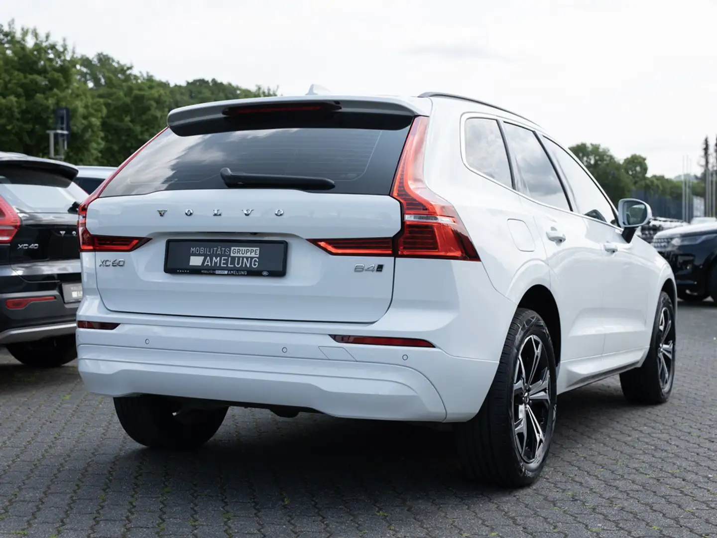Volvo XC60 B4 D AWD CORE aus 1.Hand LED PANO FACEL. Weiß - 2