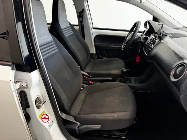 Volkswagen up! view 10
