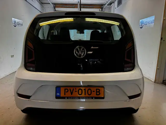 Volkswagen up! view 7