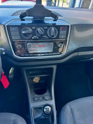 Volkswagen up! view 3