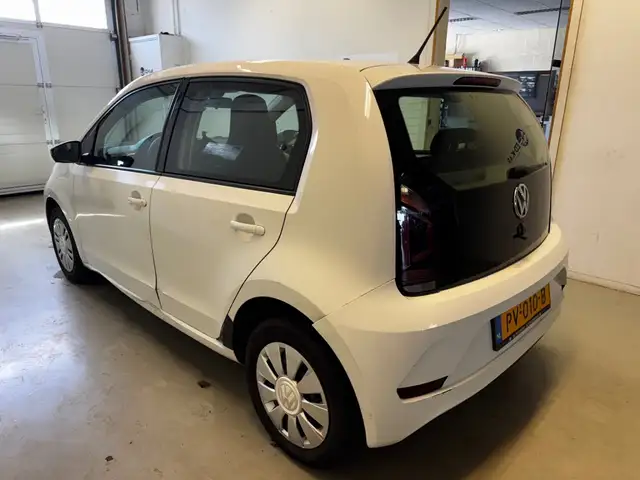 Volkswagen up! view 8