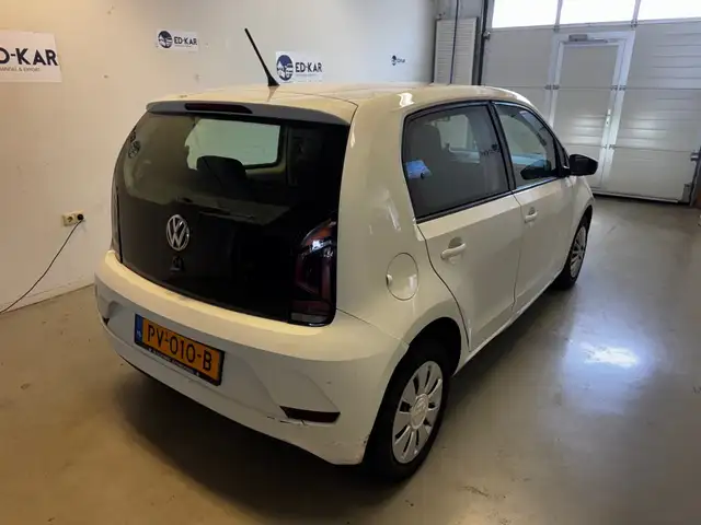Volkswagen up! view 6