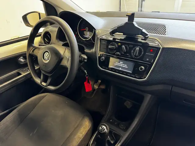 Volkswagen up! view 9