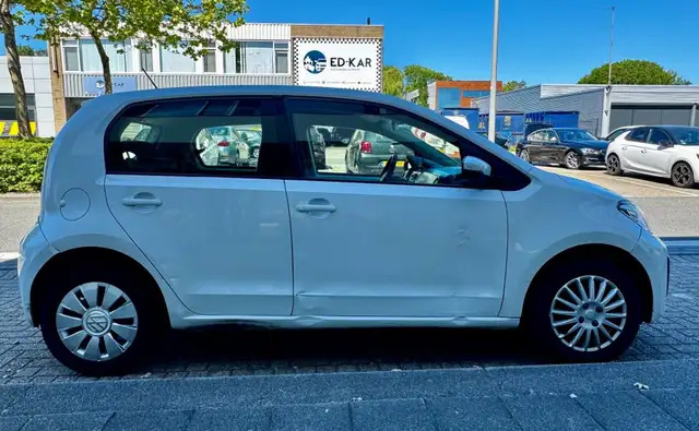 Volkswagen up! view 17