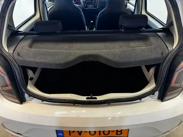 Volkswagen up! view 14