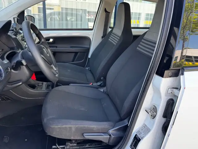 Volkswagen up! view 11