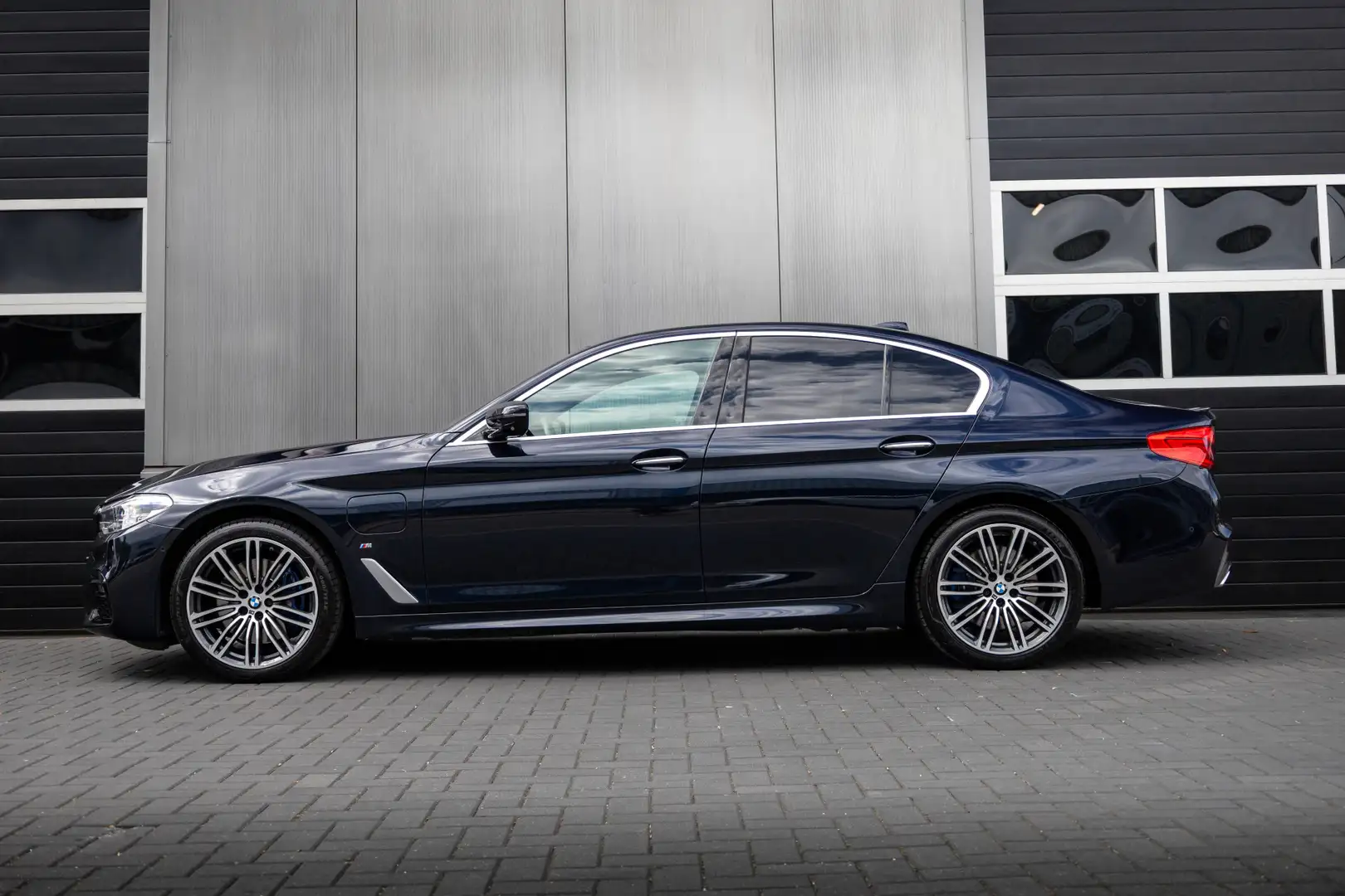BMW 530 5-serie 530e 252 pk iPerformance High Executive M- Zwart - 2