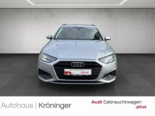 Audi A4 Avant view 5