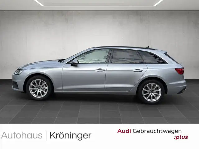 Audi A4 Avant view 3