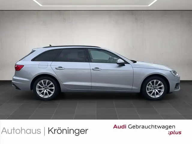 Audi A4 Avant view 4