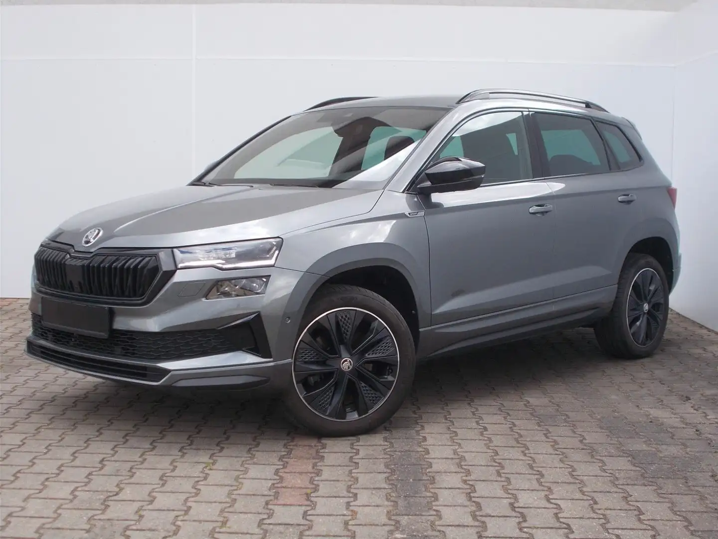 Skoda Karoq 1.5 TSI Sportline * DSG * Navi *AHK *360° Grau - 2