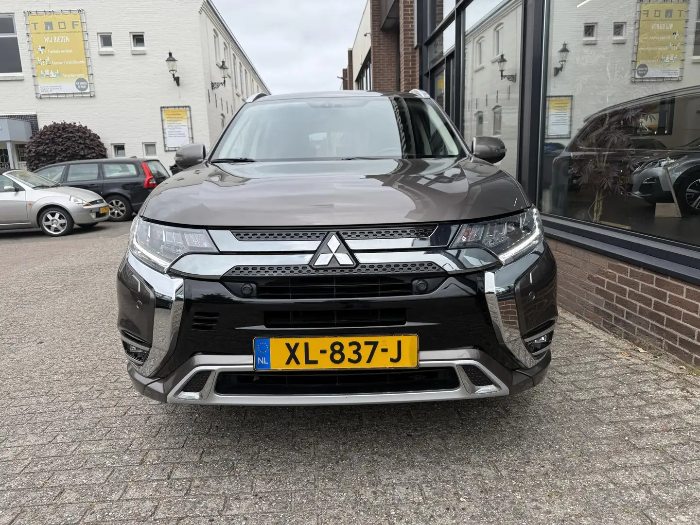 Mitsubishi Outlander 2.4 PHEV Intense Marrón - 2