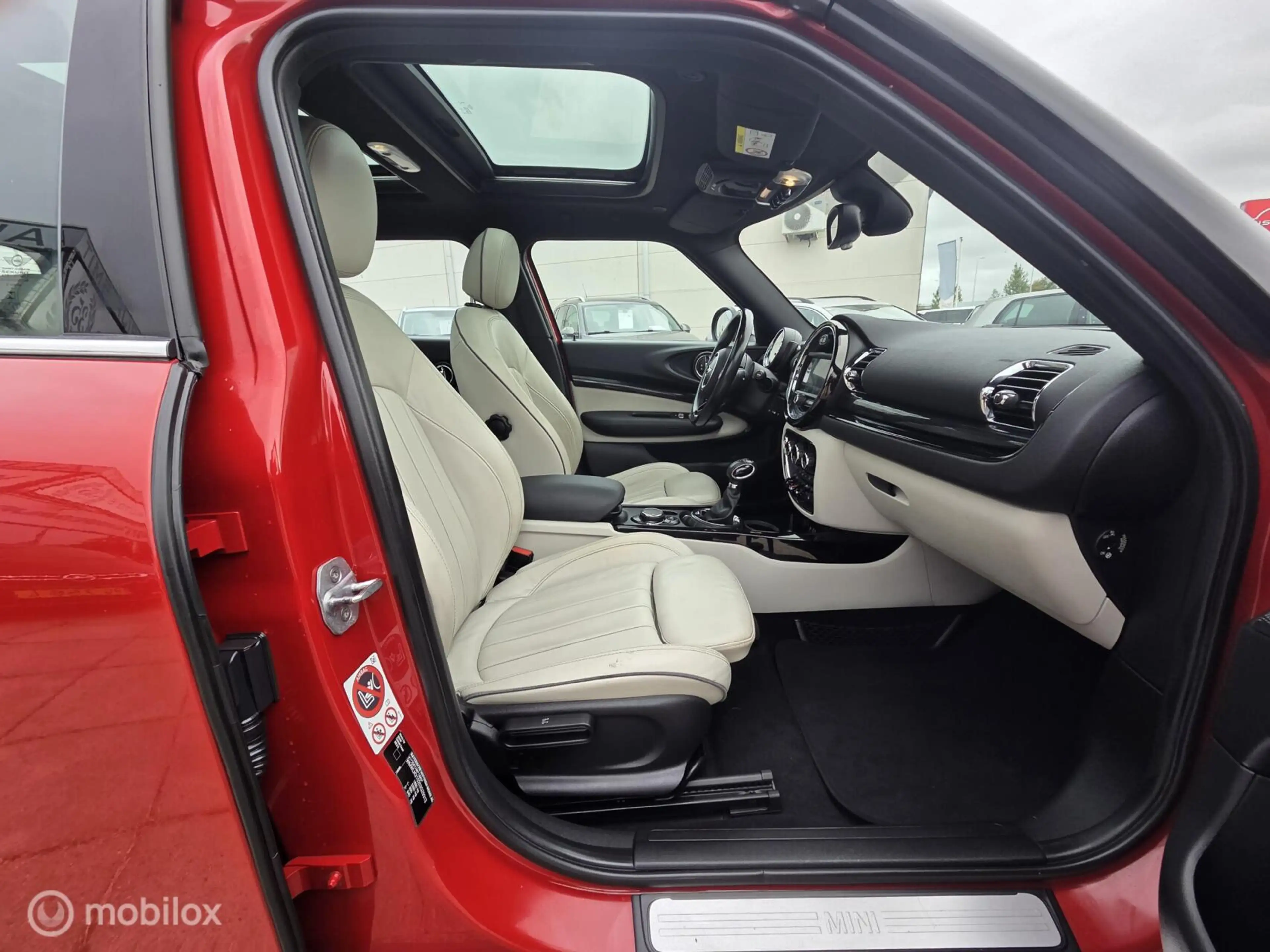 MINI Cooper Clubman 1.5 Chili Serious Bsns AUT/PANO/LEDER — photo 11