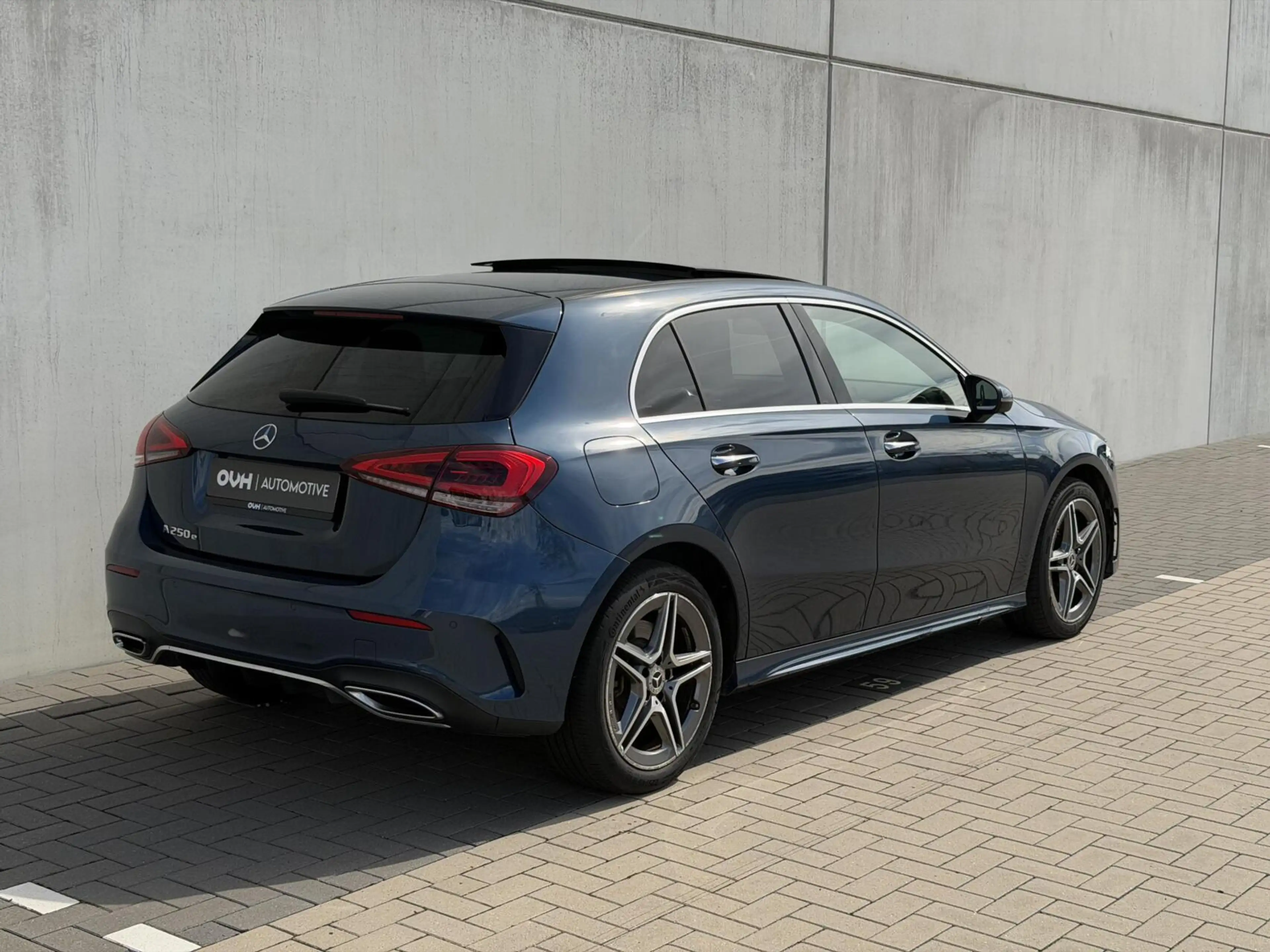 Mercedes-Benz A 250 250e AMG Line | Burmester | Pano | Stoelverw | Key — photo 6