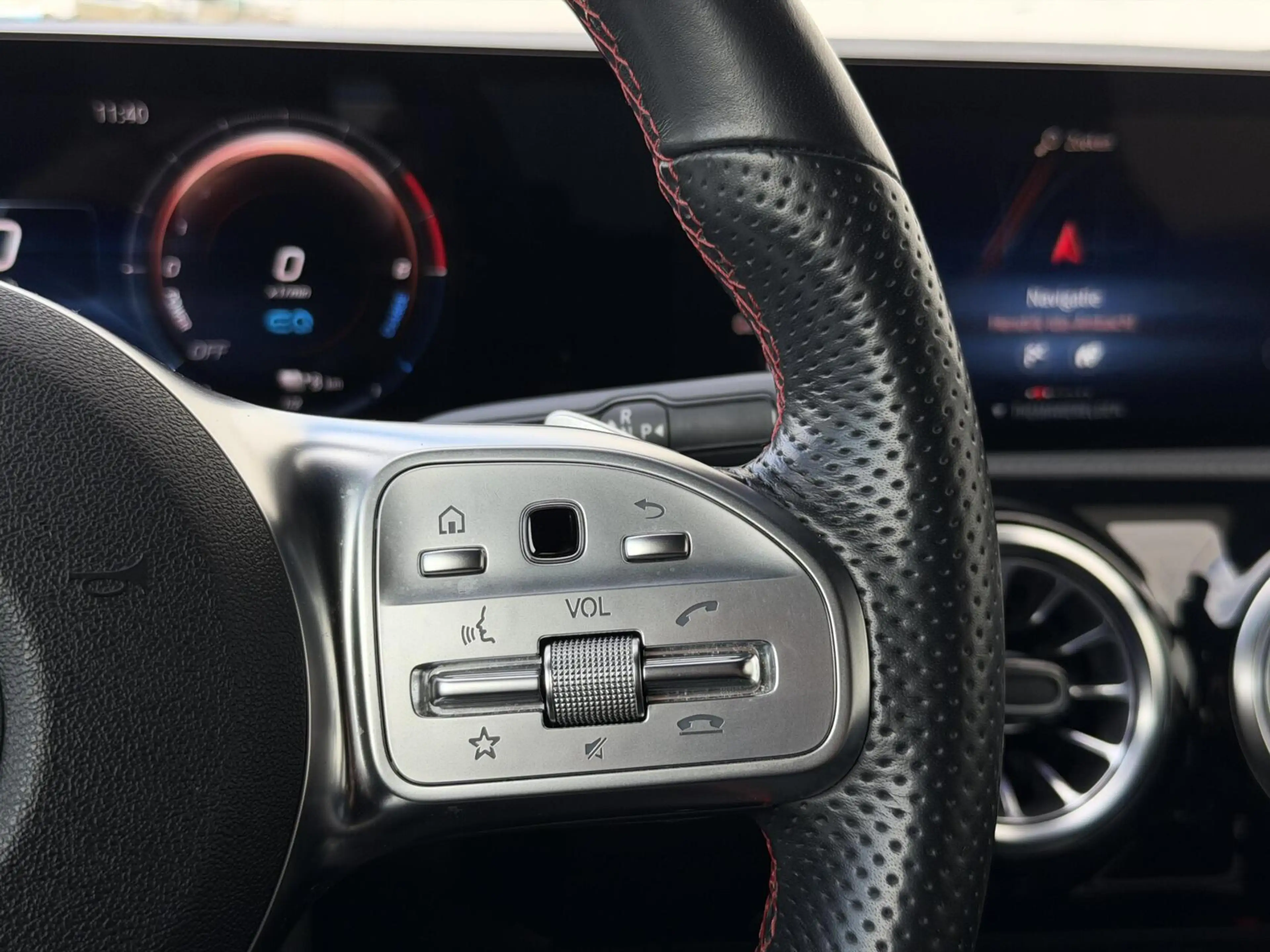 Mercedes-Benz A 250 250e AMG Line | Burmester | Pano | Stoelverw | Key — photo 14