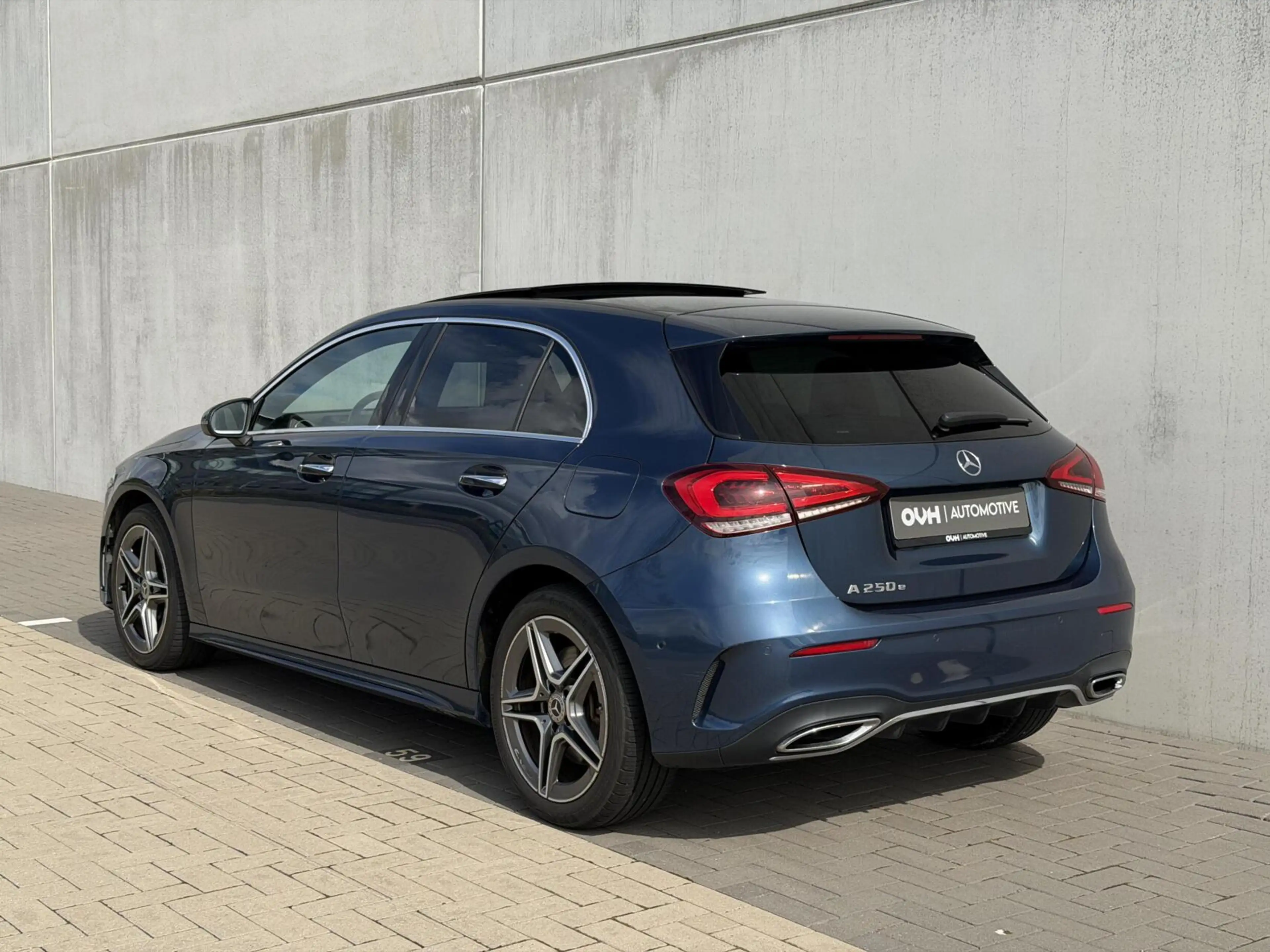 Mercedes-Benz A 250 250e AMG Line | Burmester | Pano | Stoelverw | Key — photo 5