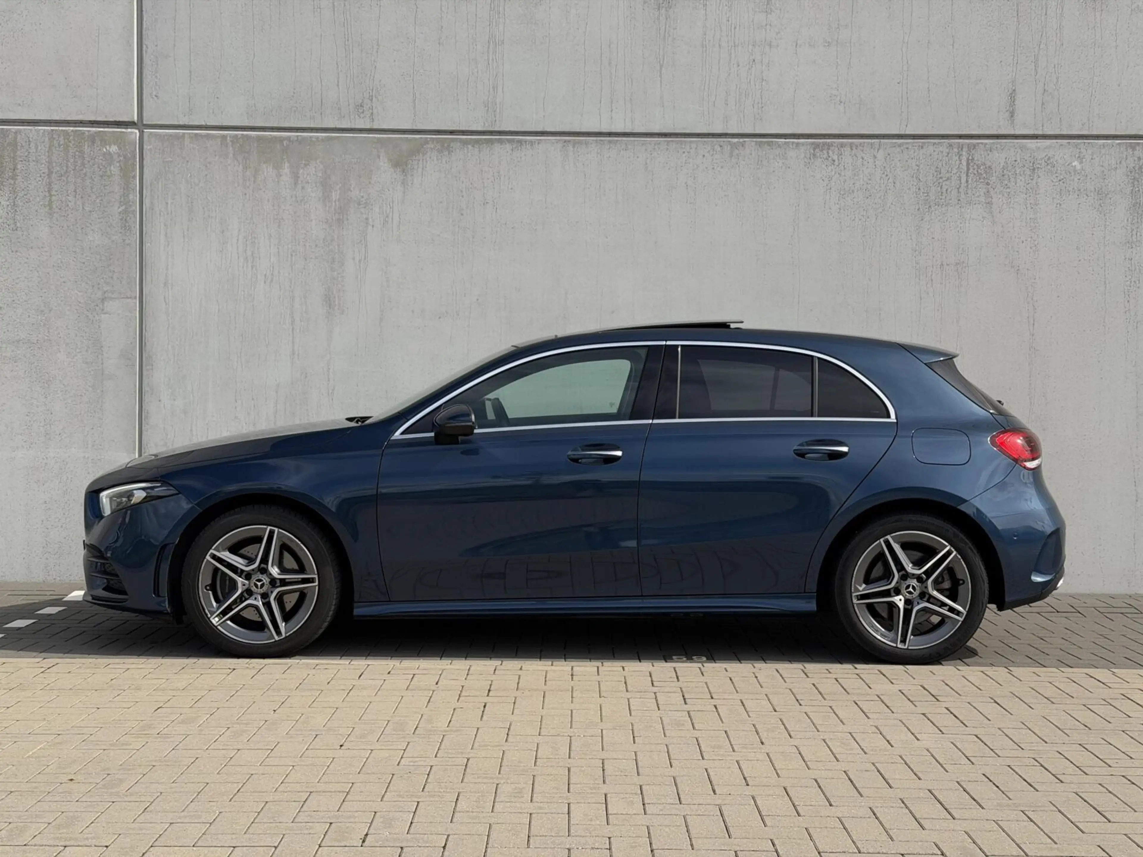 Mercedes-Benz A 250 250e AMG Line | Burmester | Pano | Stoelverw | Key — photo 4