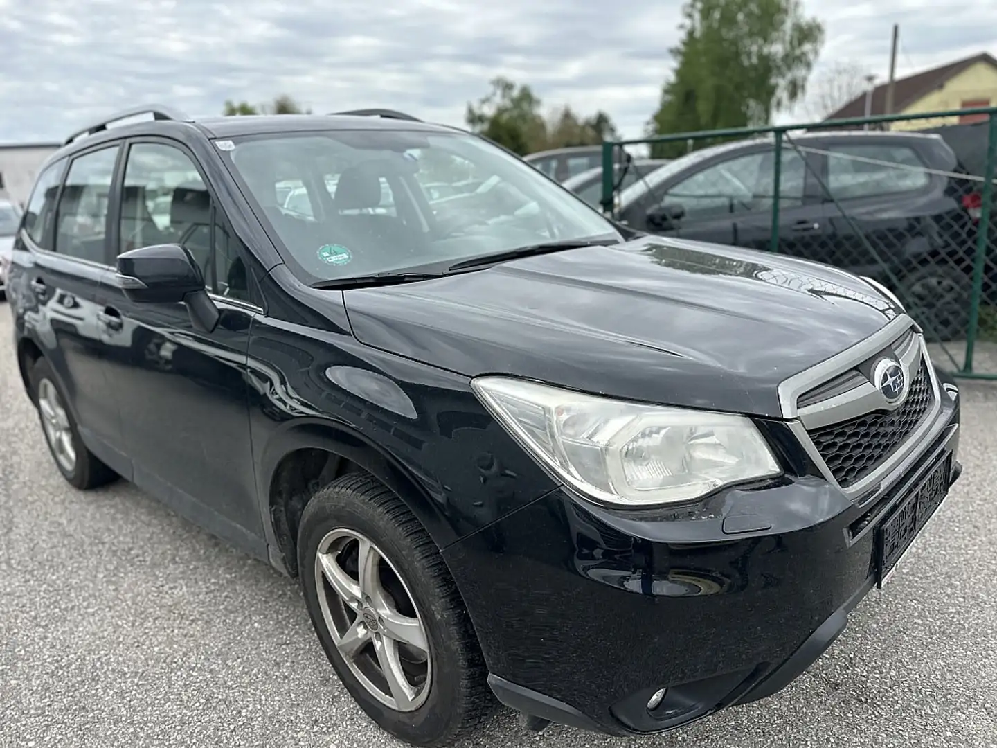 Subaru Forester Schwarz - 1
