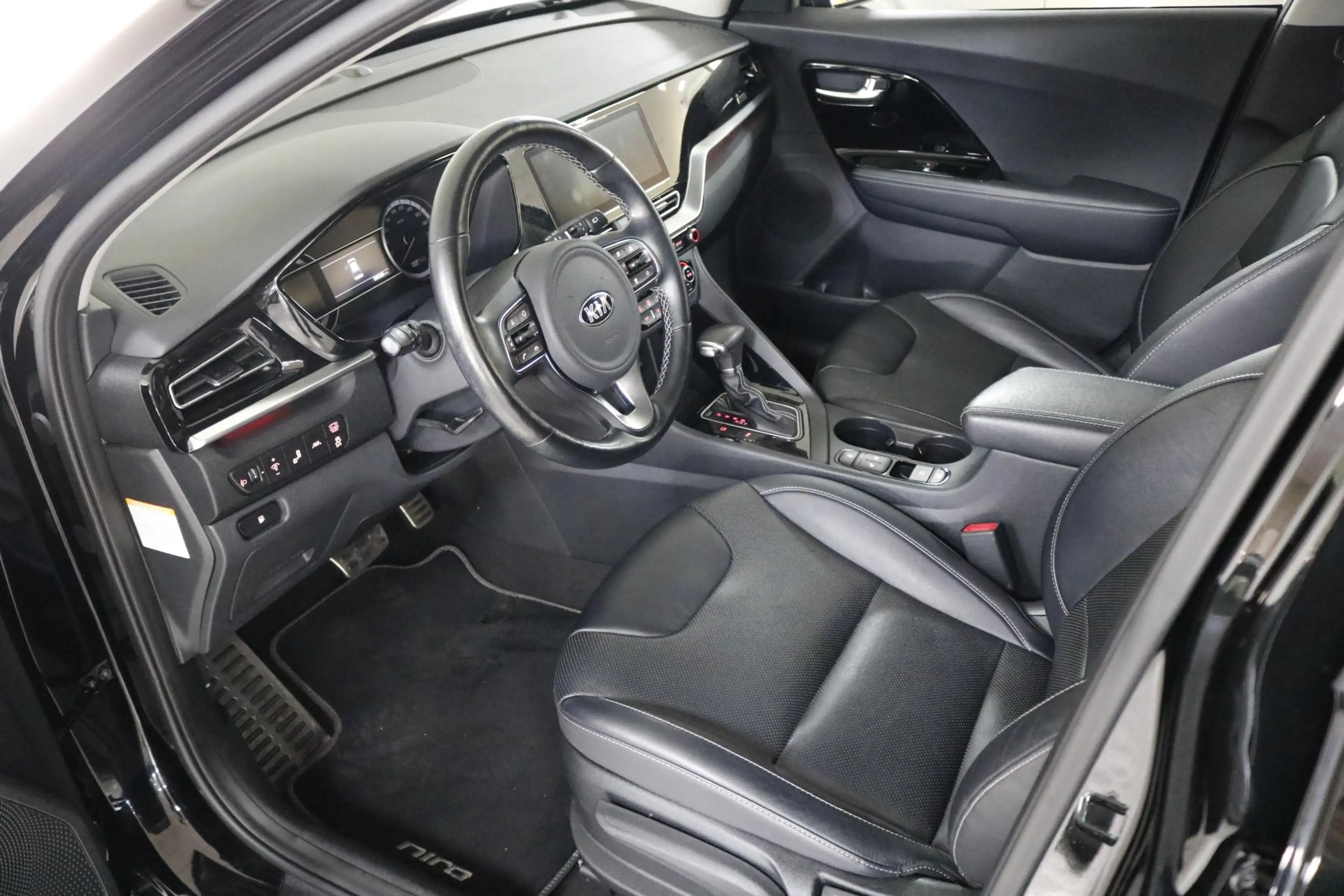 Kia Niro 1.6 GDi Hybrid DynamicPlusLine Climate | Camera | — photo 13