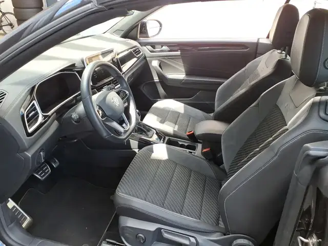 Volkswagen T-Roc view 9