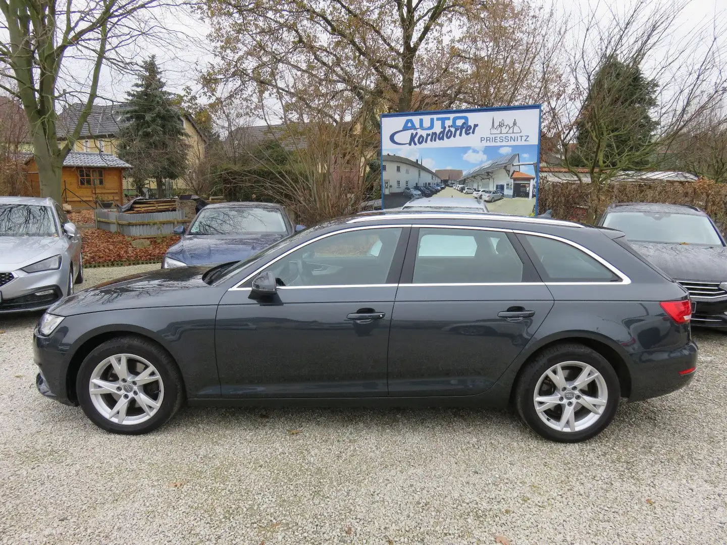 Audi A4 Avant 2.0 TDI sport Grau - 2
