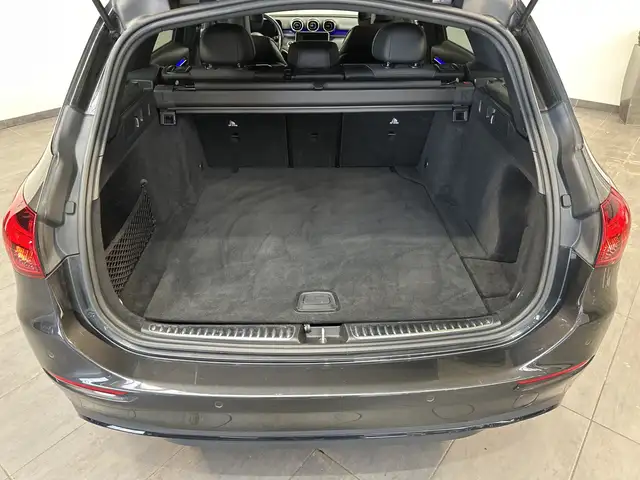 Mercedes-Benz 220 view 6