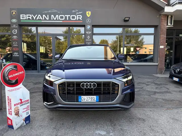 Audi Q8 view 2