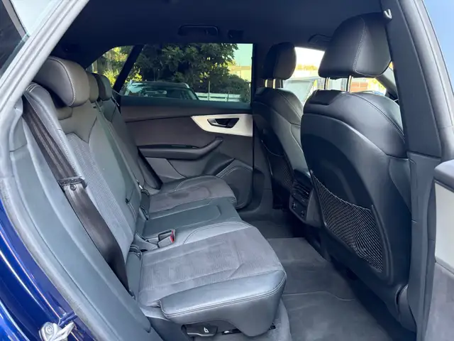 Audi Q8 view 10