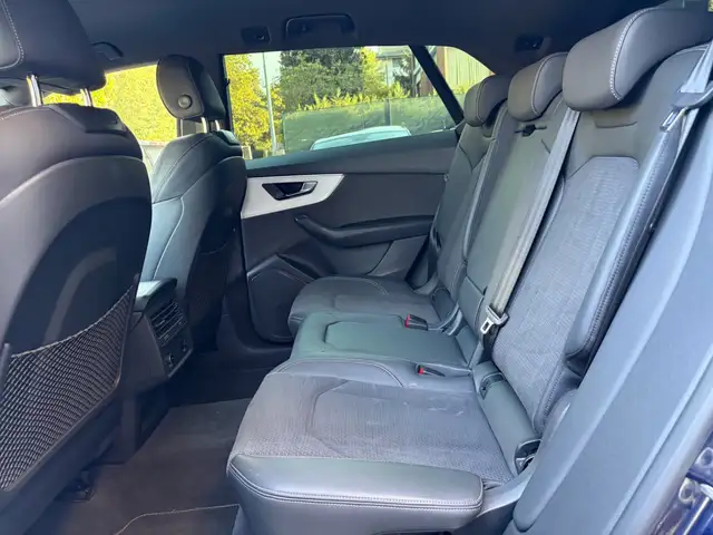 Audi Q8 view 6