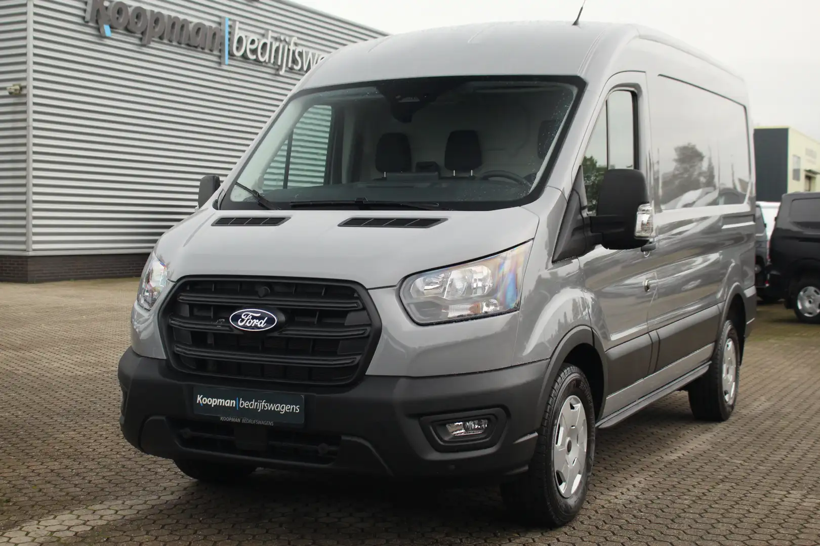 Ford Transit 350 2.0TDCI 165pk L2H2 Trend | Automaat | 2800kg t Grau - 2