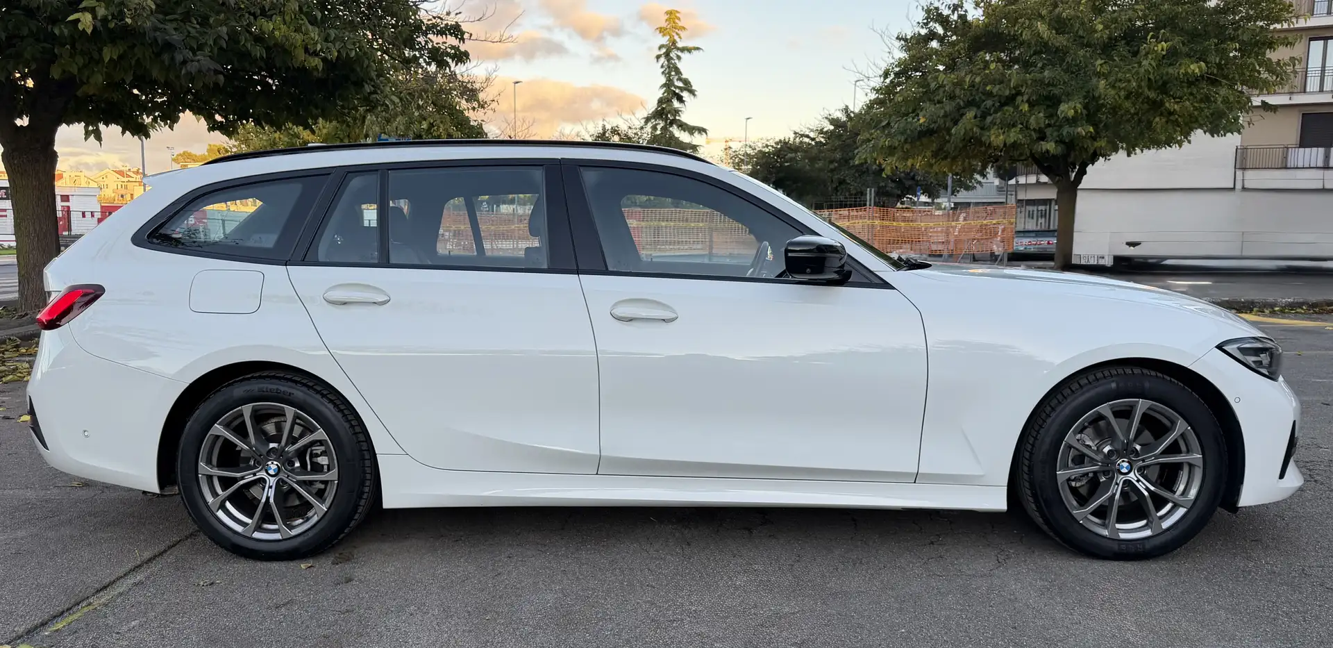 BMW 320 d G21 190CV Touring Sport VIRTUAL-LUCI AMBIENTE Blanc - 2