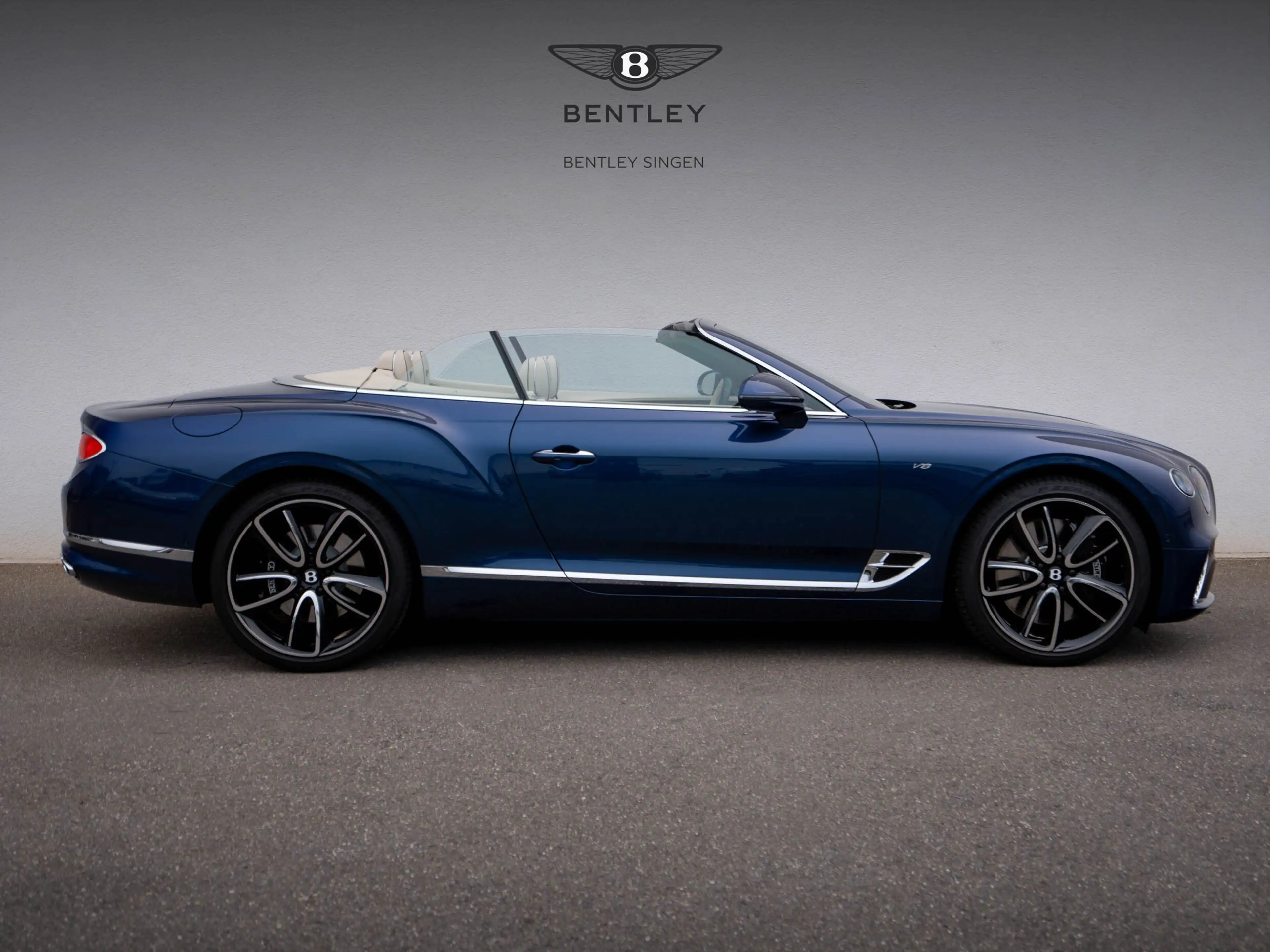 Bentley Continental GTC V8 — photo 12
