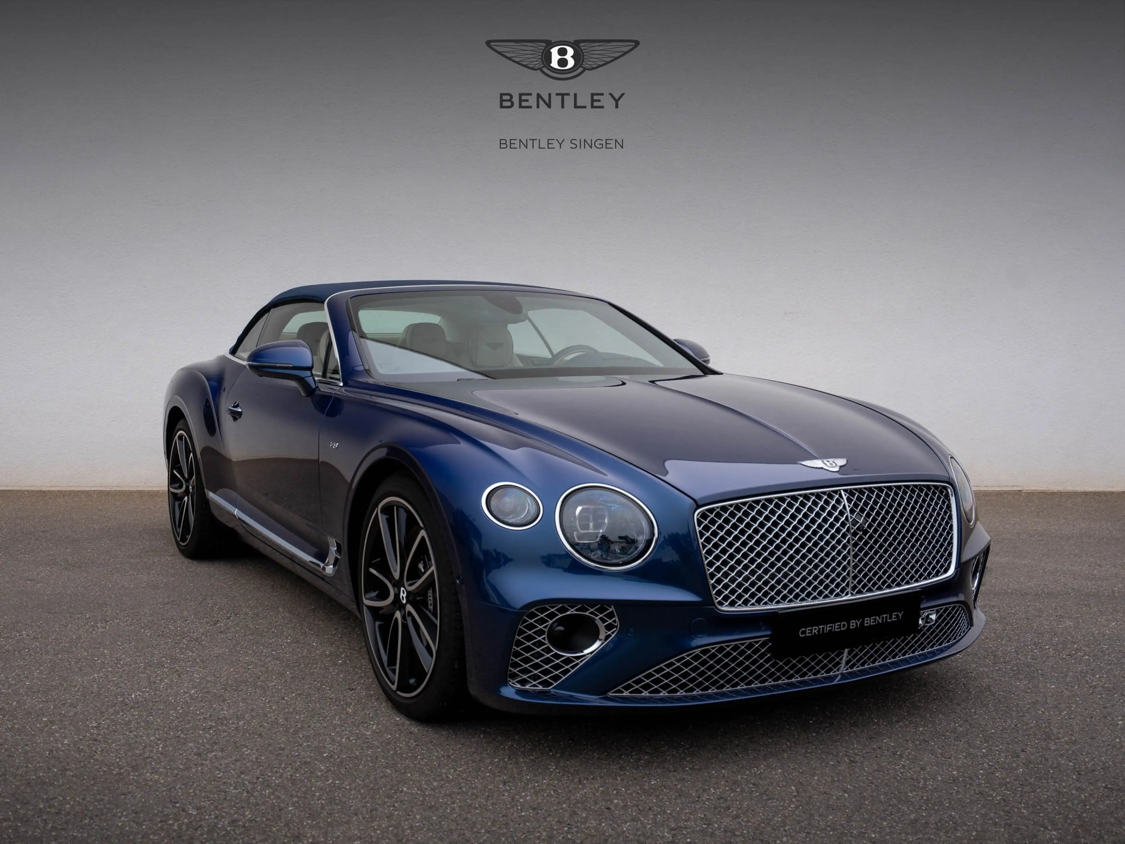 Bentley Continental GTC V8 — photo 10