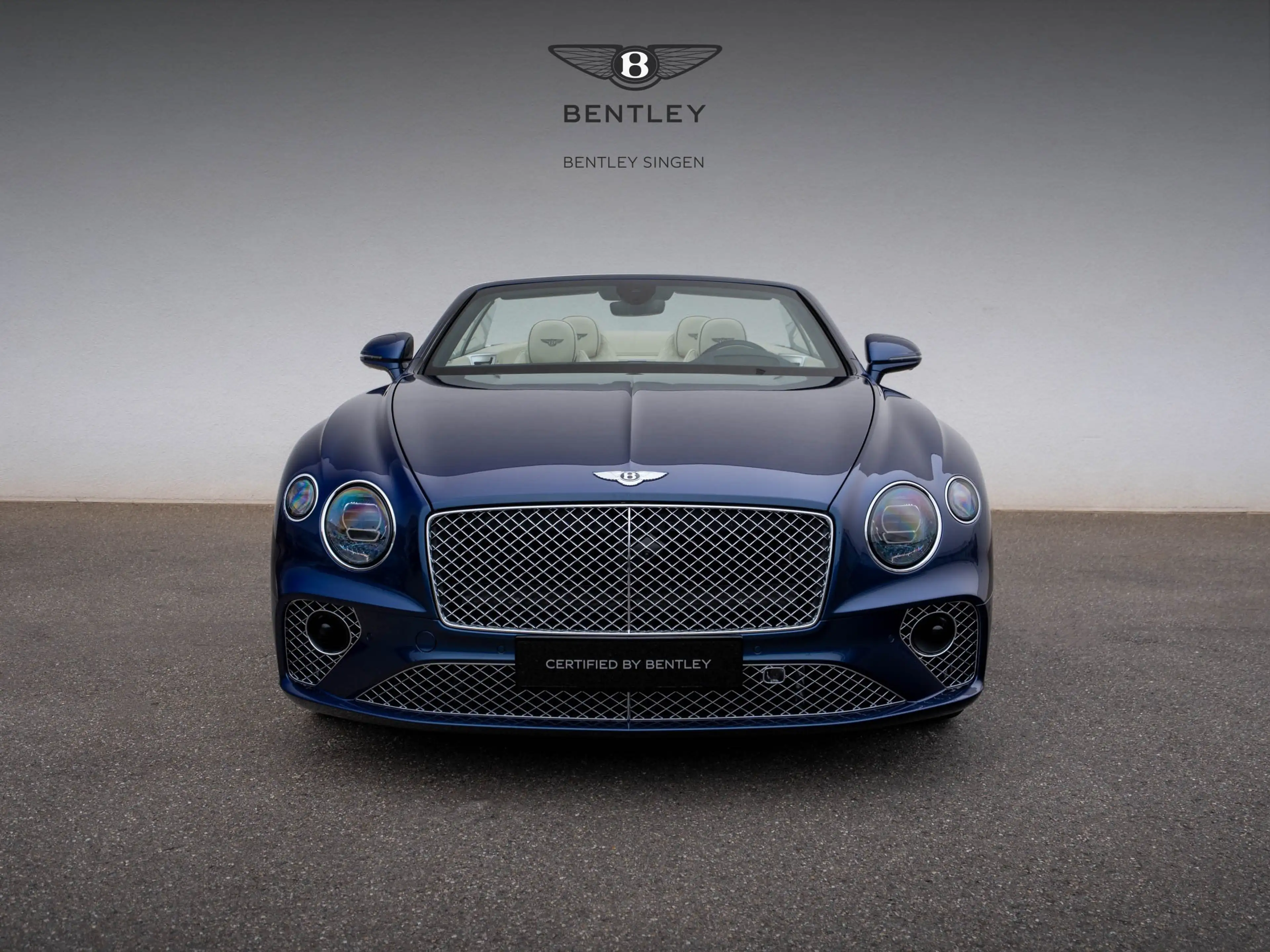 Bentley Continental GTC V8 — photo 9