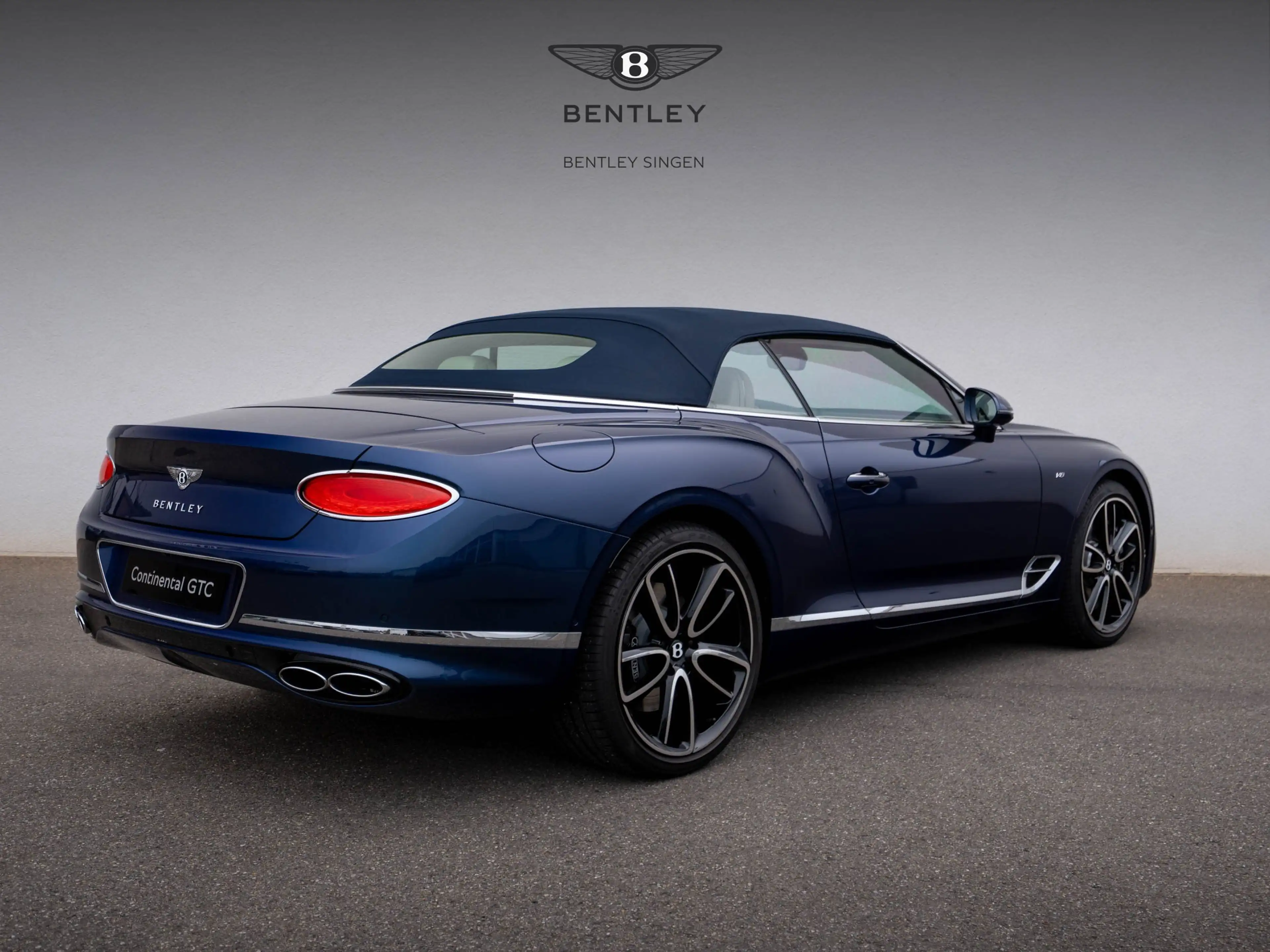 Bentley Continental GTC V8 — photo 14