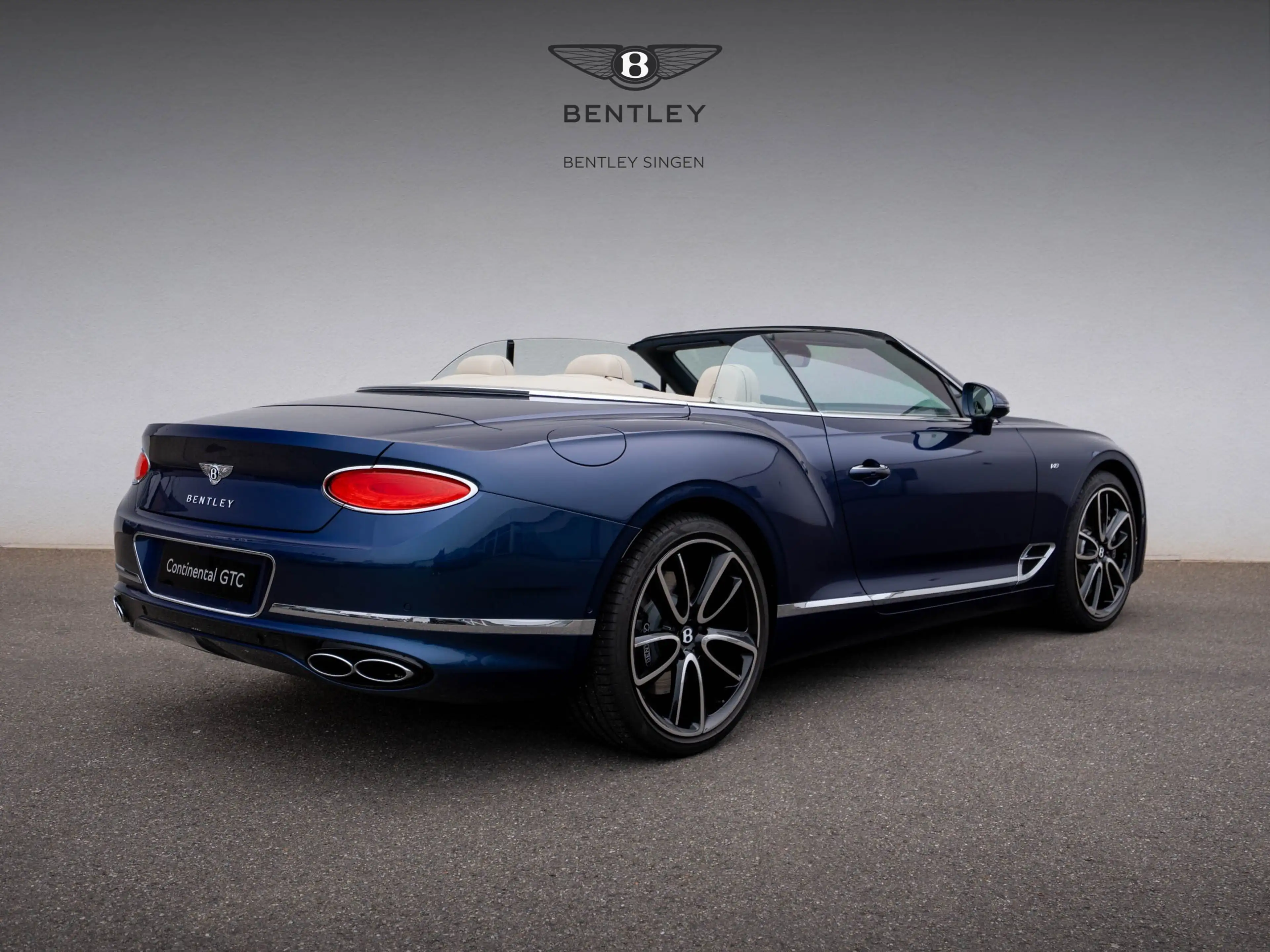 Bentley Continental GTC V8 — photo 13