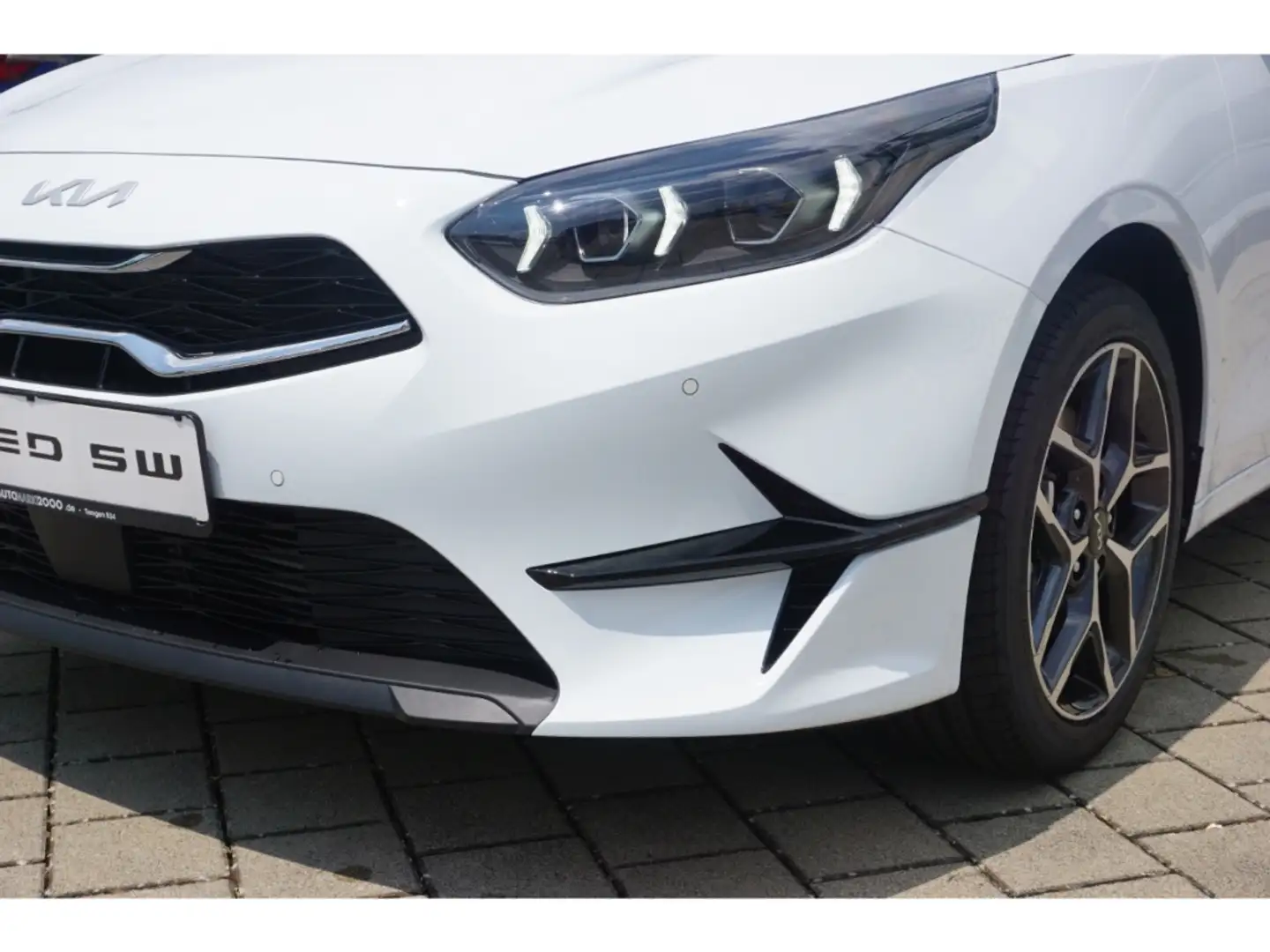Kia Ceed SW / cee'd SW 1.5T 140 Ultimate Edition DCT7 AHK Navi ACC Kamera Weiß - 2