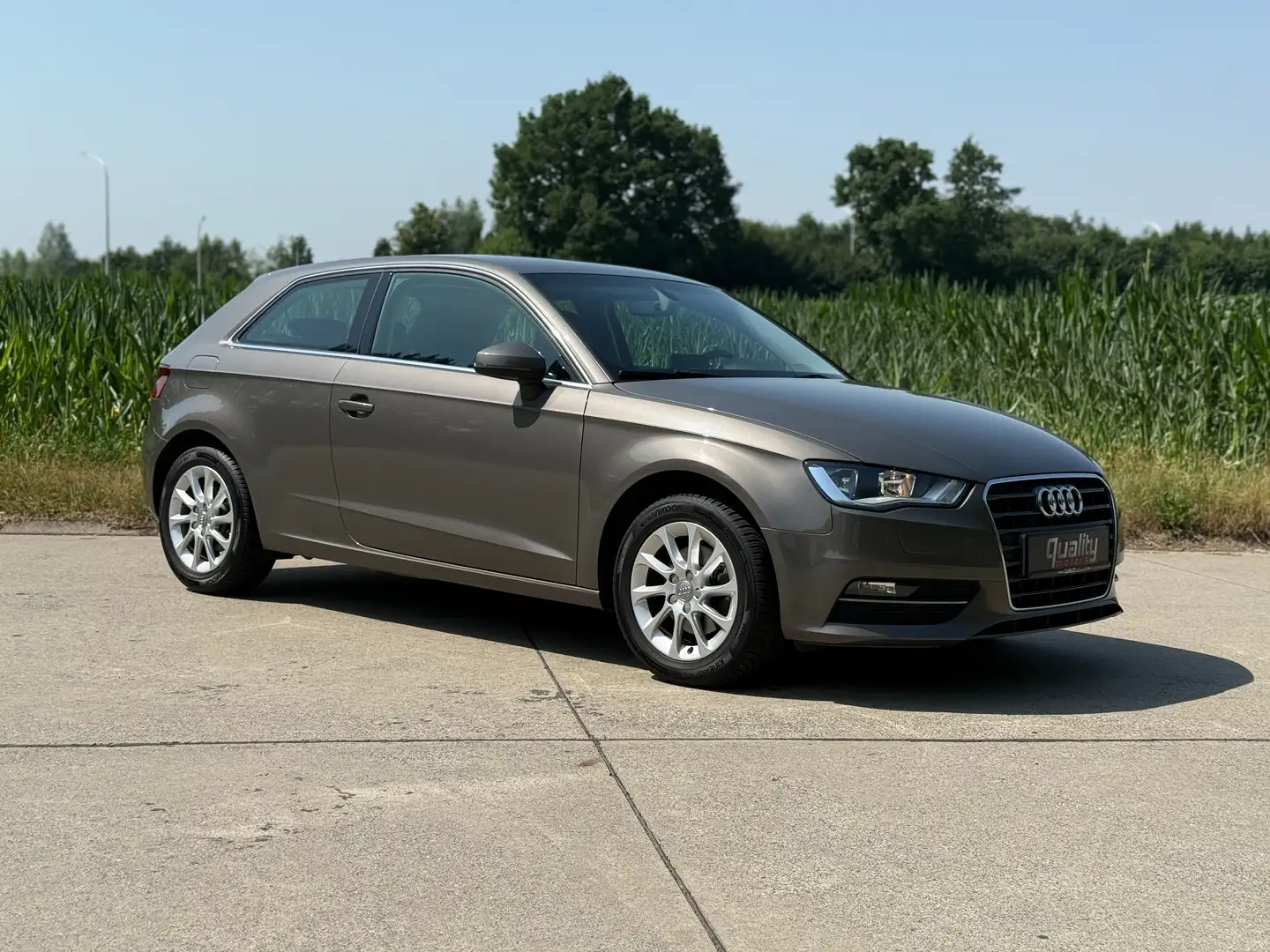 Audi A3 A3 1.2 TFSI Ambiente // ALS NIEUW // Beige - 2