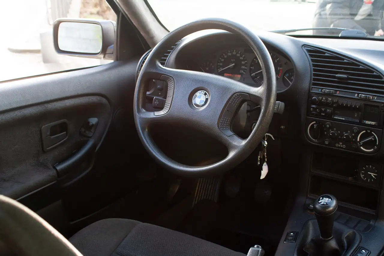 BMW 318i, foto 4