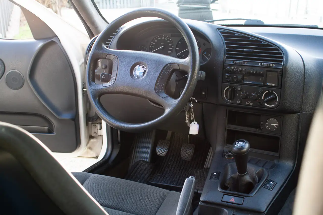 BMW 318i, foto 6