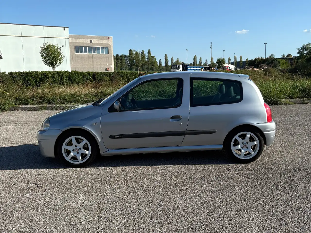 Renault Clio II 1998 3p 2.0 16v Sport, foto 2