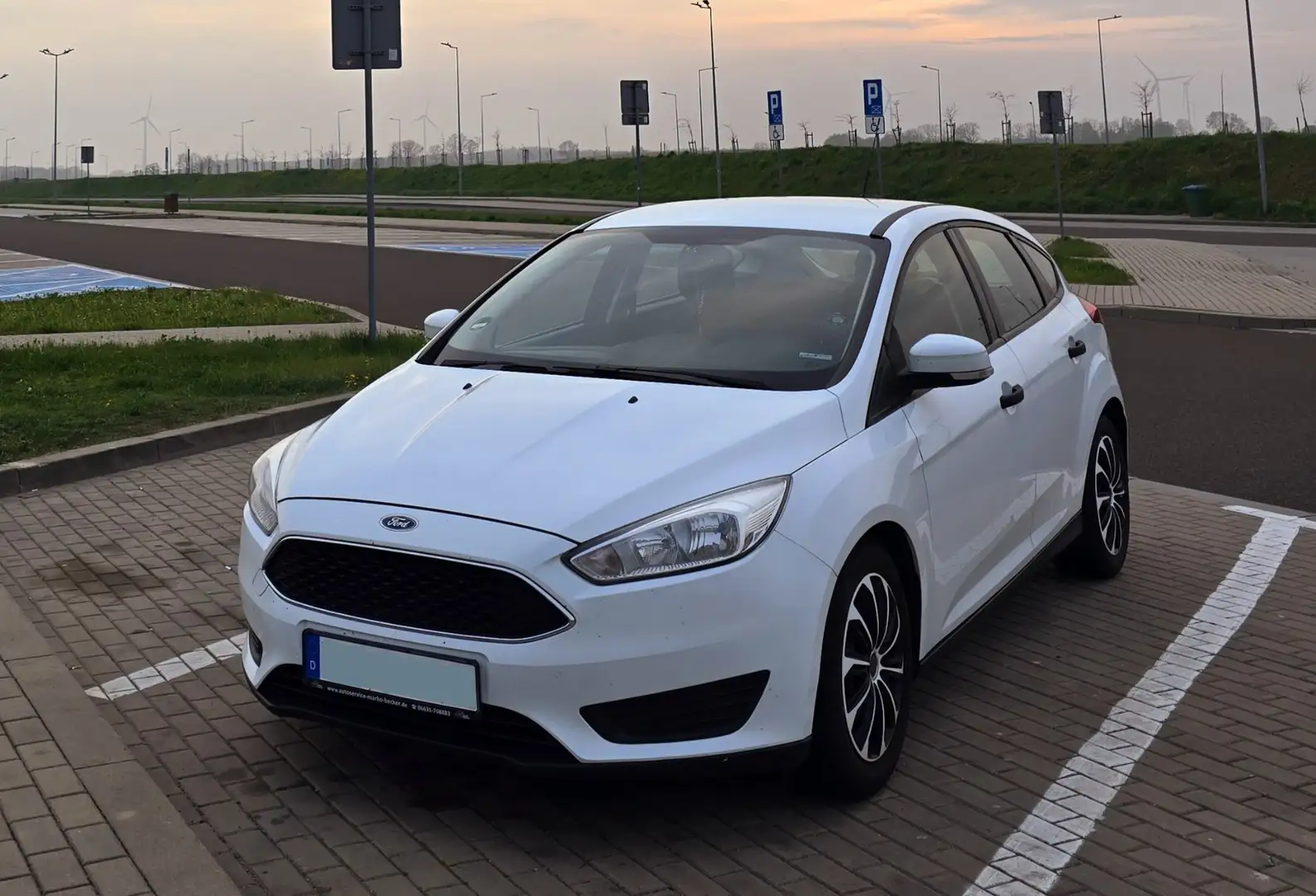 Ford Focus 1.0 EcoBoost 2015 Ambiente Weiß - 1