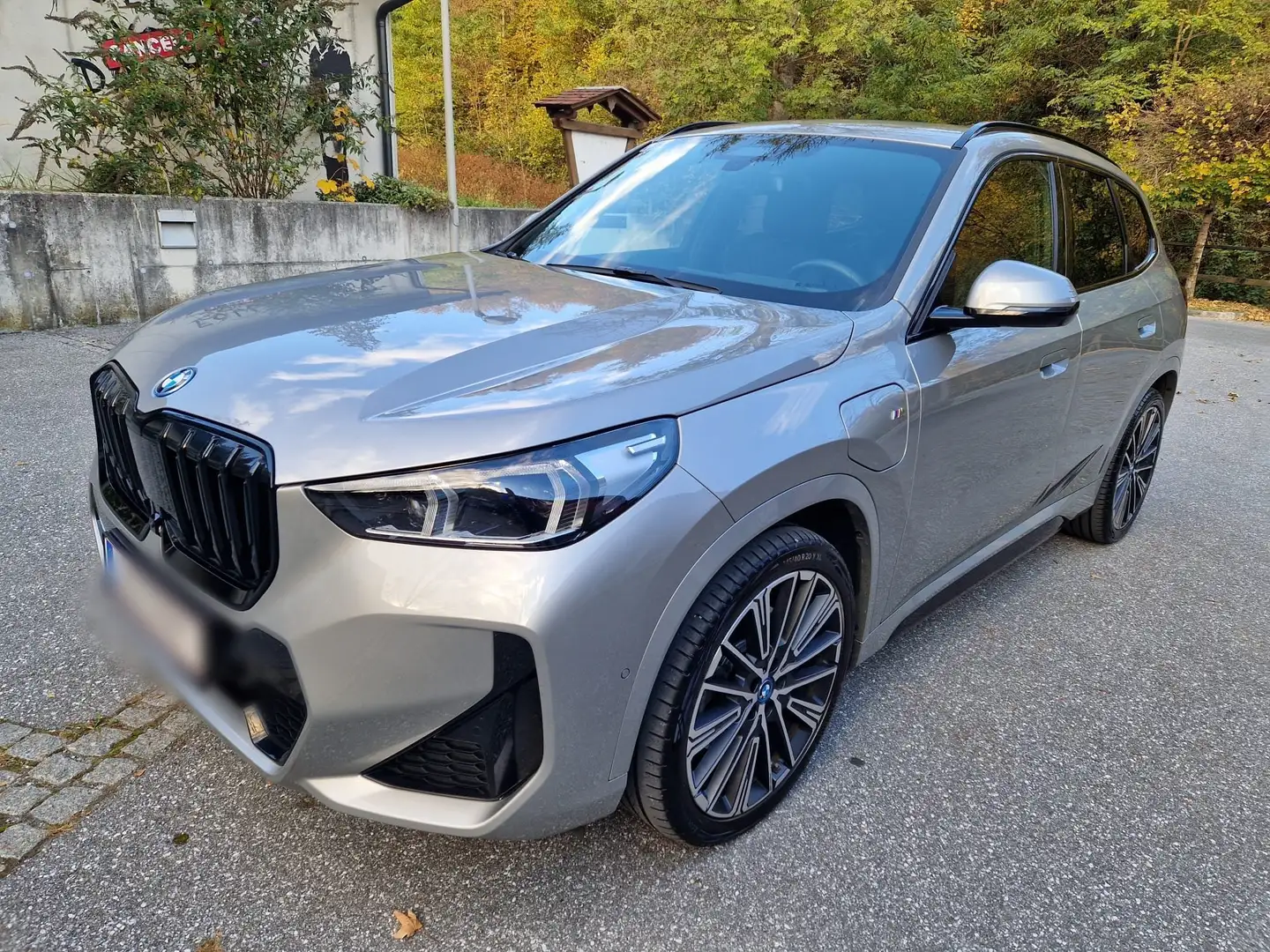 BMW X1 X1 xDrive 30e Aut.*M-Sport*LED*LEDER*NAVI*AHV*20"! Argent - 1