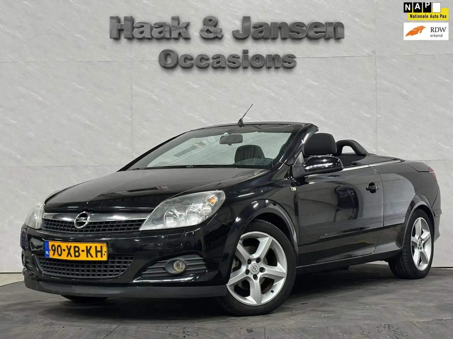 Opel Astra TwinTop 1.8 Cosmo airco Cruise Lmv hardtop Zwart - 1