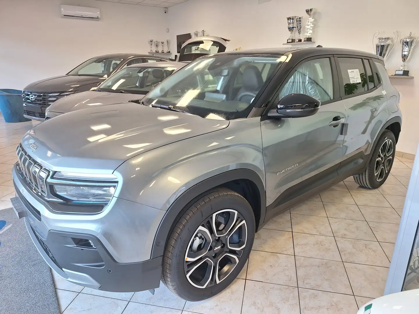 Jeep Avenger 1.2 turbo Summit Tetto Nero Argento - 1