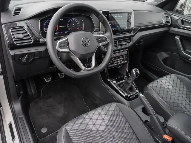 Volkswagen T-Cross view 9