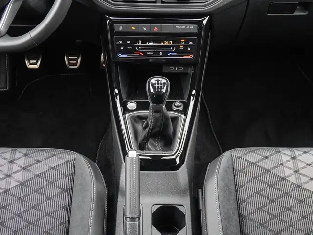 Volkswagen T-Cross view 14