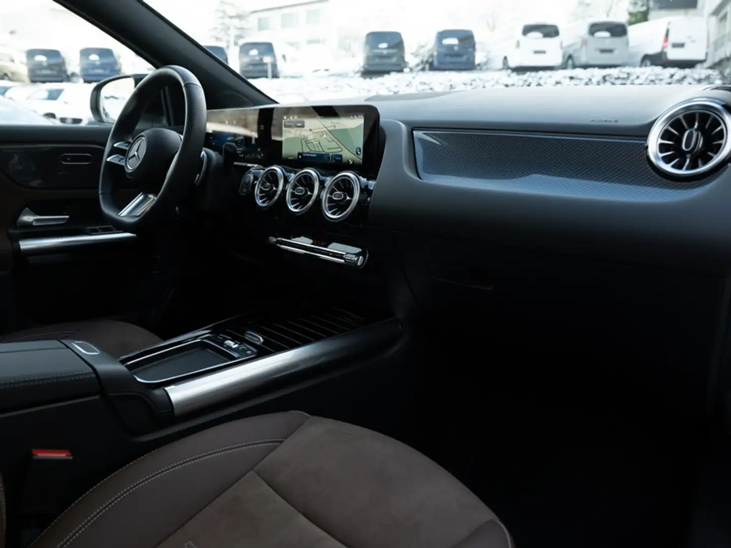 Mercedes-Benz GLA 220 d 4MATIC AMG-Sport+Pano+Distr+MLB+Night Weiß - 2